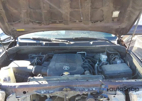 2014 Toyota Sequoia Sr5 5.7L V8 z USA, uszkodzony, nr VIN 5TDBY5G12ES096277